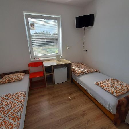 Pokoje Goscinne Weronika Ostrowo  Exteriör bild